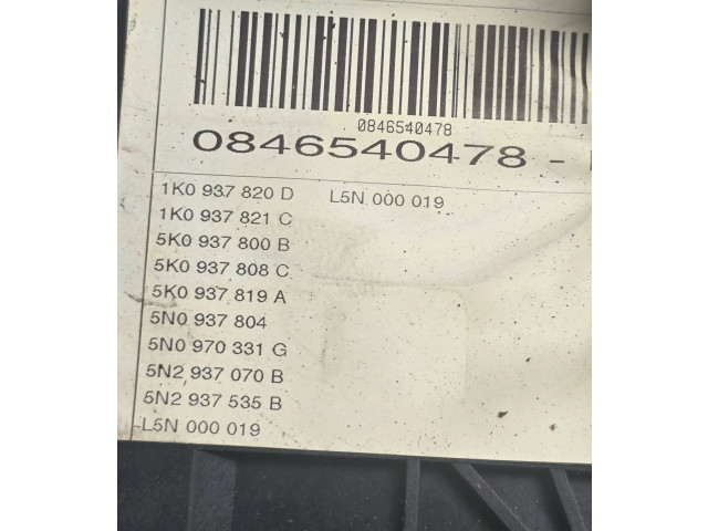   Pojistková skříňka 1K0937820D, 1K0937821C   Volkswagen Tiguan 2011