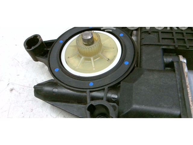 Моторчик боковой раздвижной двери Skoda Fabia Mk1 (6Y) 1999 - 2007 года