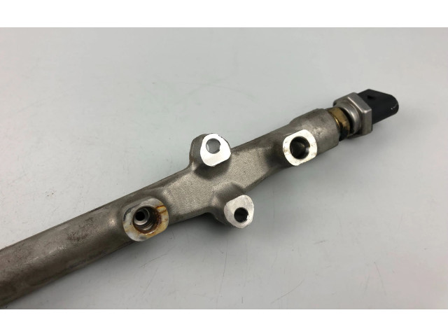 Топливная рампа 05E133320B Volkswagen Golf VIII