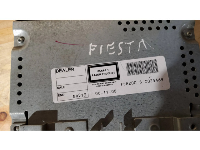 Радио/ проигрыватель CD/DVD / навигация