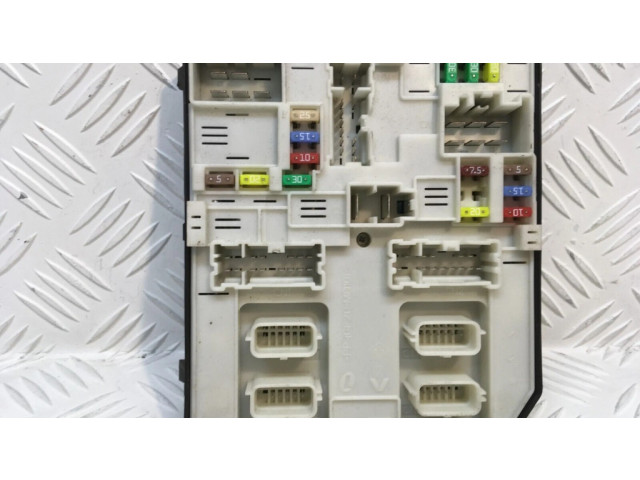 Pojistková skříňka 284B61751R, 284B68847R Renault Laguna III 2008