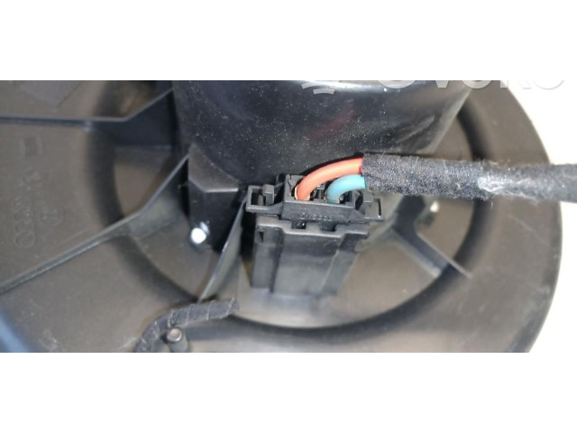 Блок предохранителей 6Q1820015H, 6Q1820015H Volkswagen Golf VII