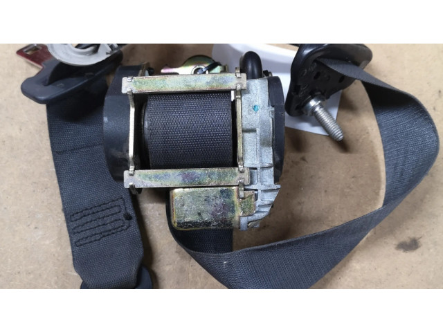 Задний ремень безопасности