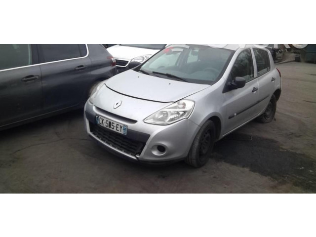 Ручка стеклоочистителей 8201590631 Renault Clio III