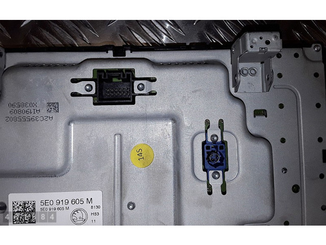 Экран/ дисплей / маленький экран 5E0919605M Skoda Octavia Mk4
