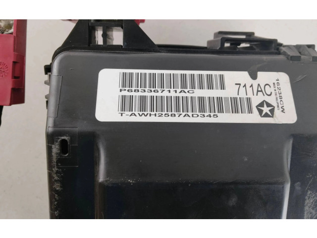 Блок предохранителей P68336711AC Dodge Challenger