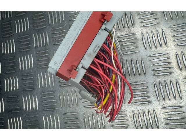 Блок предохранителей  9162439   Volvo S80    