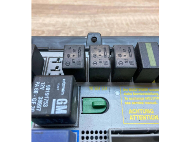 Pojistková skříňka 90504534 Opel Vectra B 1996