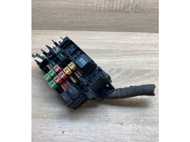 Блок предохранителей 102576021701, 5C0037819A Volkswagen Jetta III