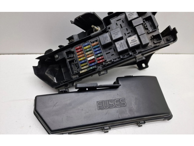 Блок предохранителей  9494210   Volvo V70    