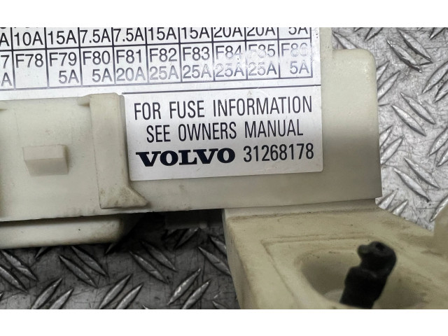 Блок предохранителей 31268178   Volvo V50    
