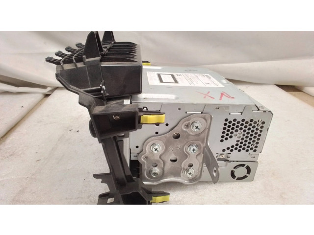 Радио/ проигрыватель CD/DVD / навигация