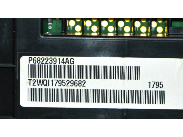 Панель приборов 68223914AG   Dodge Challenger       