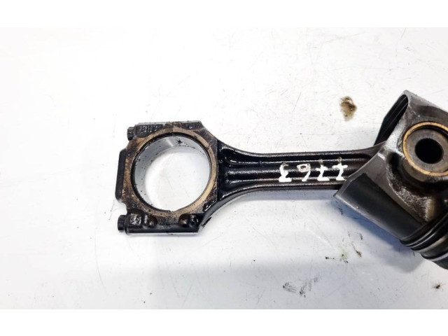  Поршень с шатуном    Volkswagen PASSAT B4  