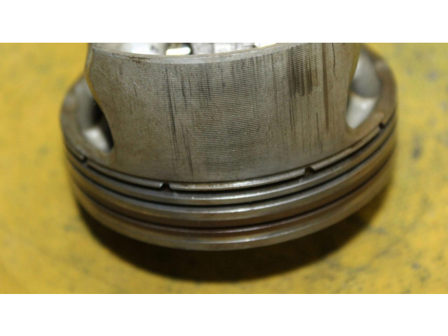 Píst 07L107103R   Audi A8 S8 D3 4E     