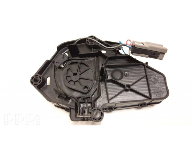 Притягиватель задней крышки