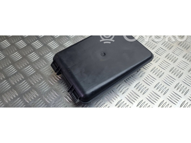 Pojistková skříňka 8D0927355A, 8D0927613 Volkswagen PASSAT B5.5 2002