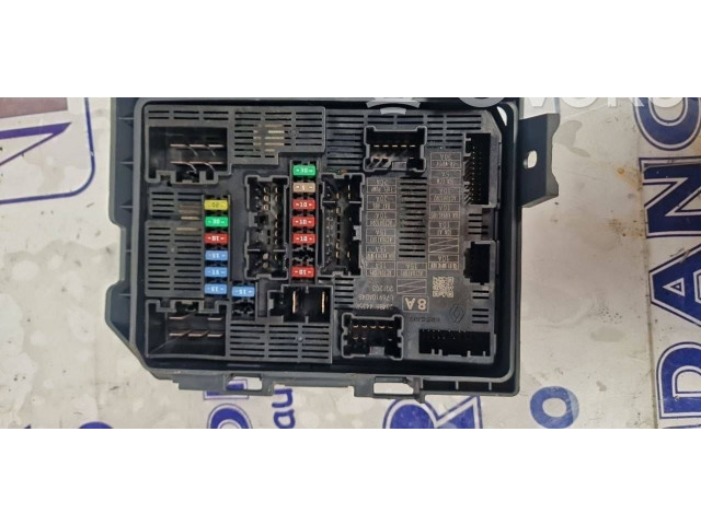 Блок предохранителей 284B64435R Dacia Logan III