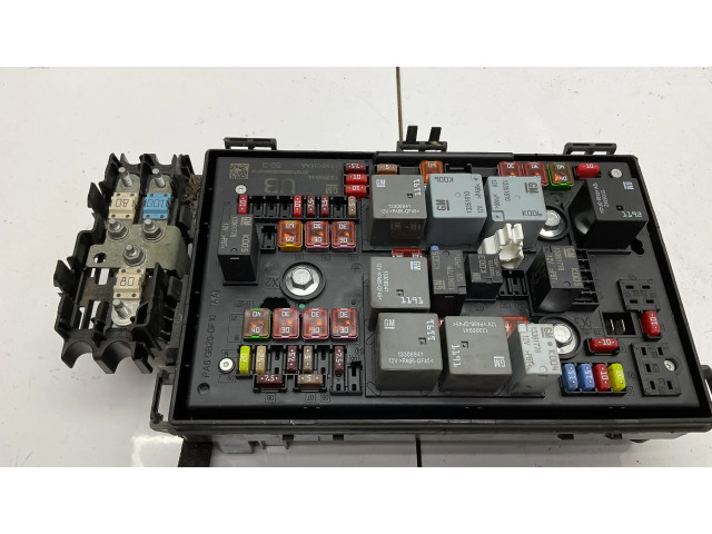 Pojistková skříňka 13368644 Opel Zafira C 2013