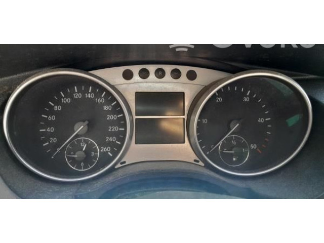 Панель приборов    Mercedes-Benz R W251       