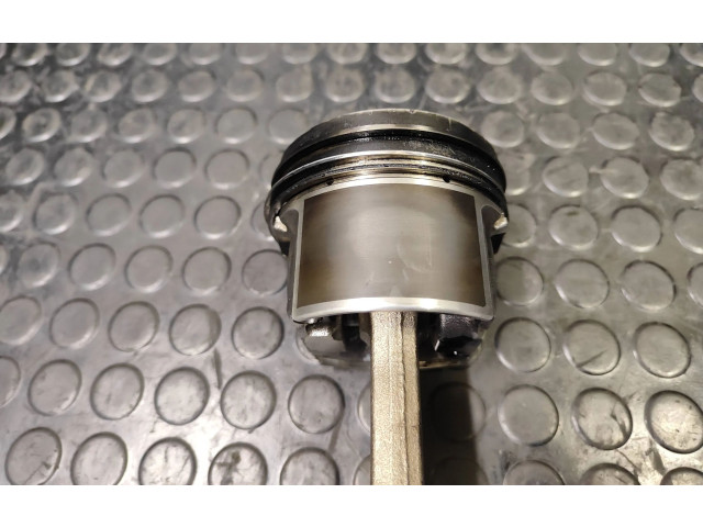 Поршень с шатуном B4XT Subaru Outback