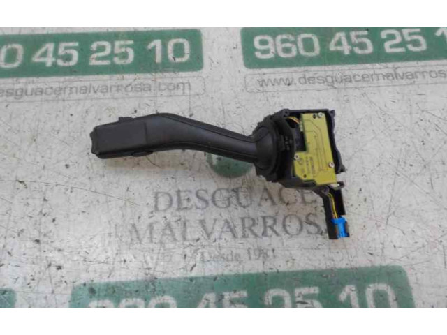 Ручка стеклоочистителей    Volkswagen Golf SportWagen