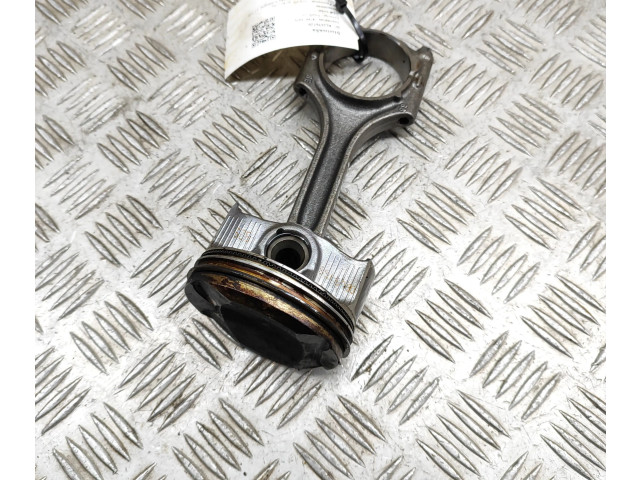 Поршень B 4204 T47 31401957, 32298424 Volvo XC40