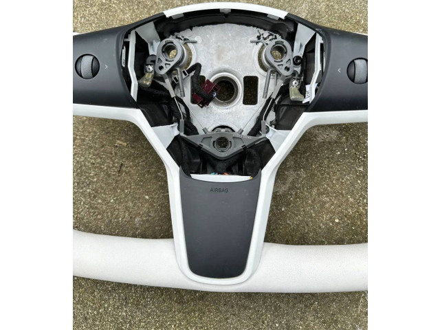 Руль Tesla Model 3 2017 - года 302J