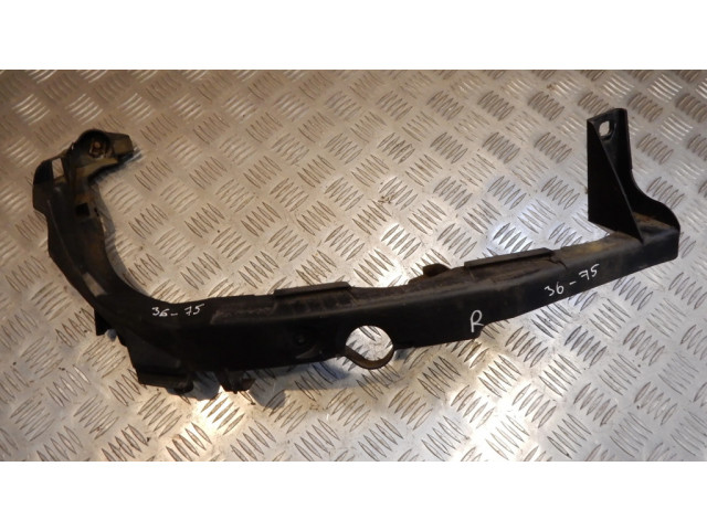 Держатель передней фары