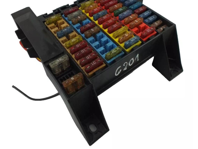 Pojistková skříňka 4D0941824 Audi A8 S8 D2 4D 1998