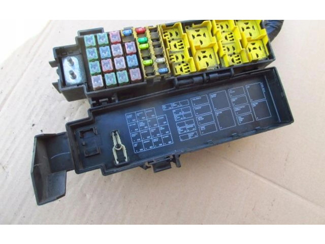 Блок предохранителей Jeep Cherokee III KJ