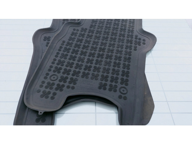 Передний коврик