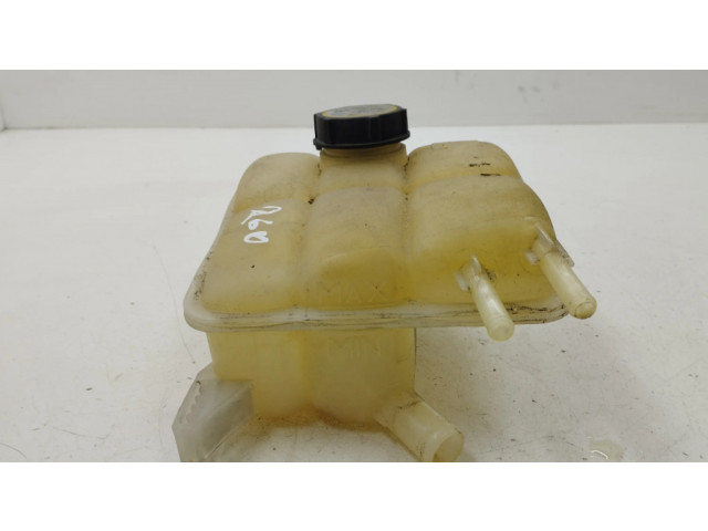 Расширительный бачок охлаждающей жидкости    