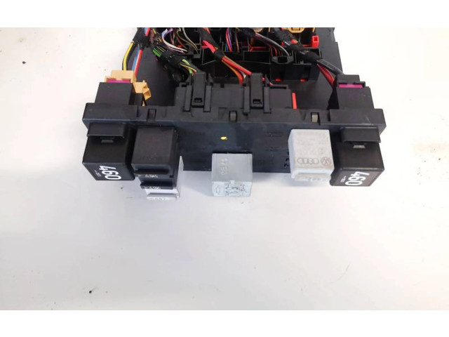 Блок предохранителей  3c0937049e   Skoda Octavia Mk2 (1Z)    