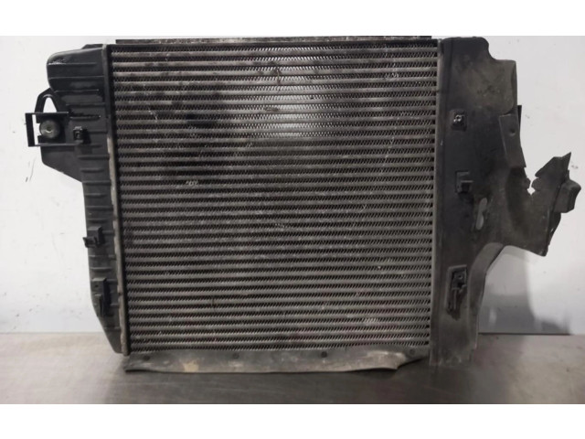 Радиатор интеркулера 3043858    Jeep Cherokee III KJ