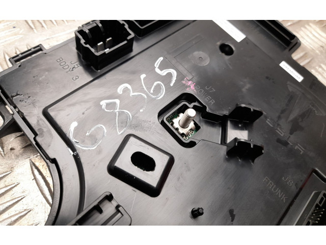 Блок комфорта 107867300L, G8365 Tesla Model 3