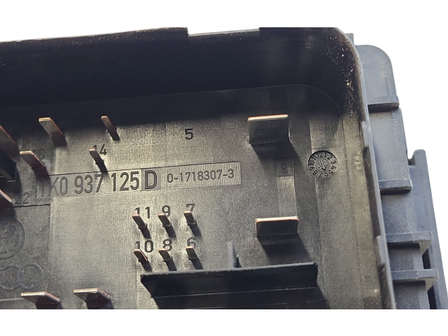 Блок предохранителей 1K0937125D, 1K0937132F Volkswagen e-Golf