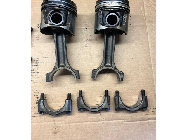  Поршень с шатуном M9R   Renault Trafic II (X83)  