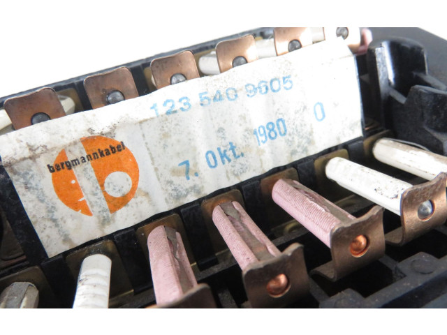 Блок предохранителей  1235400082, 1235400082   Mercedes-Benz W123    