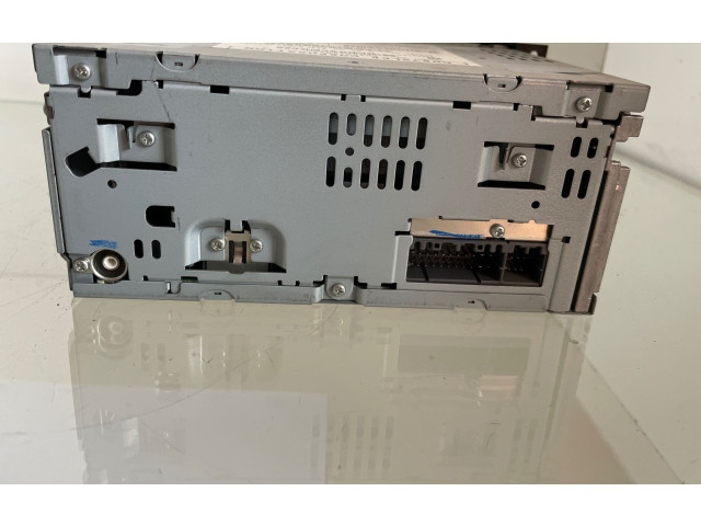 Радио/ проигрыватель CD/DVD / навигация