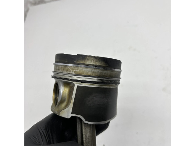 Píst Toyota Avensis T250 pro naftový motor 2.2 2AD