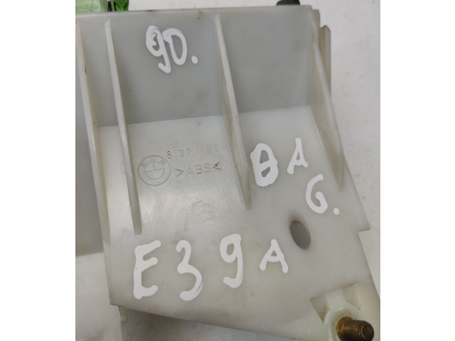 Pojistková skříňka 8371884 BMW 5 E39 2001