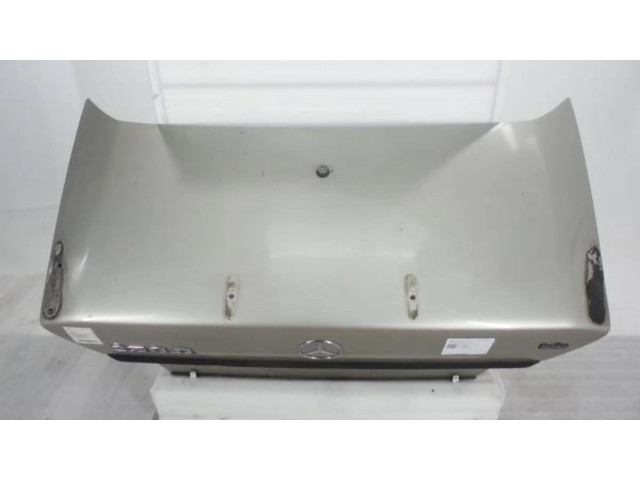 Задняя крышка (багажника)