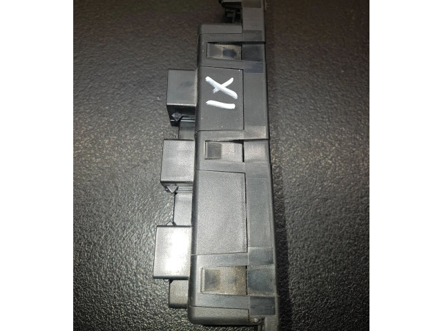 Pojistková skříňka 8D1941824 Audi A6 S6 C5 4B 2003