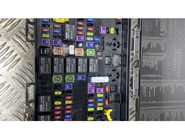 Блок предохранителей  P68194607AD   Jeep Grand Cherokee    