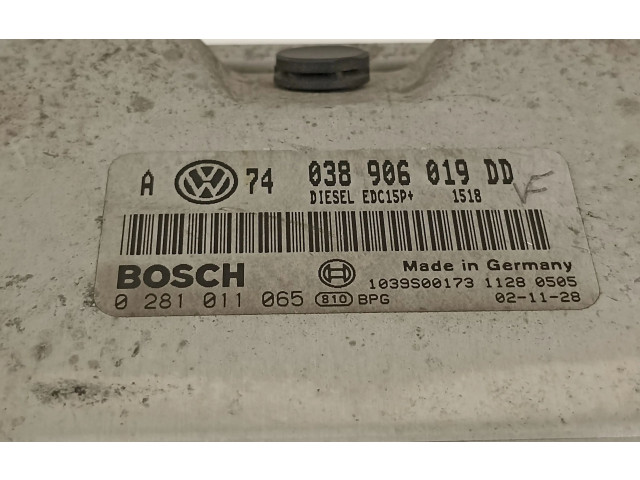 Блок управления двигателя 038906019DD Volkswagen Golf SportWagen