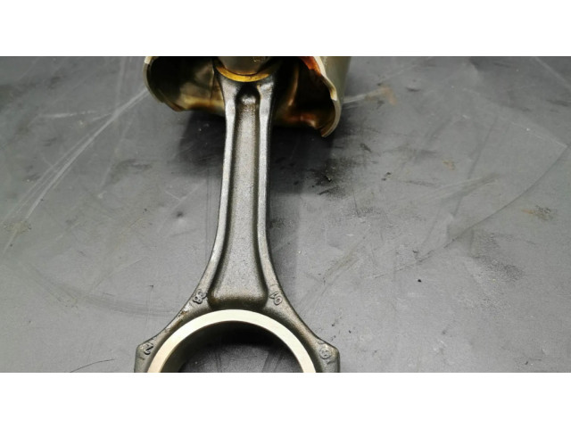 Píst A2701917 Mercedes-Benz CLA C117 X117 W117 pro benzínový motor 2.0 270920