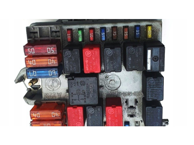 Pojistková skříňka 51742420 Alfa Romeo 147 2005