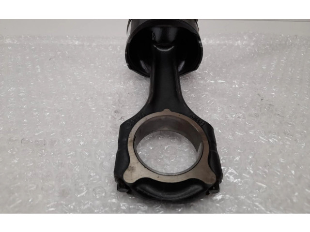 Píst Mercedes-Benz C W203