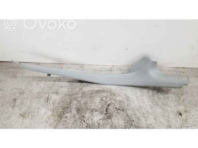 Боковая отделка у заднего сиденья (низ)